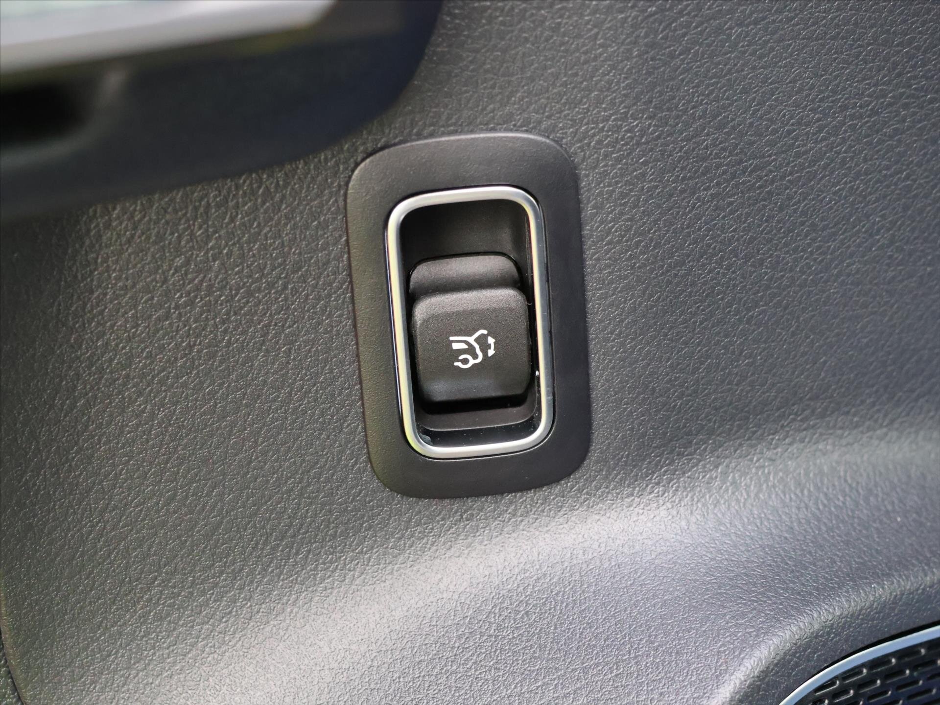 Mercedes-Benz GLB SUV 2,0 l 324 kw