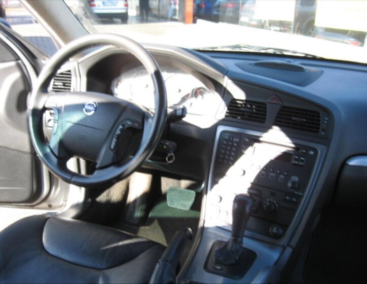 Volvo XC70 Kombi 2,4 l 120 kw