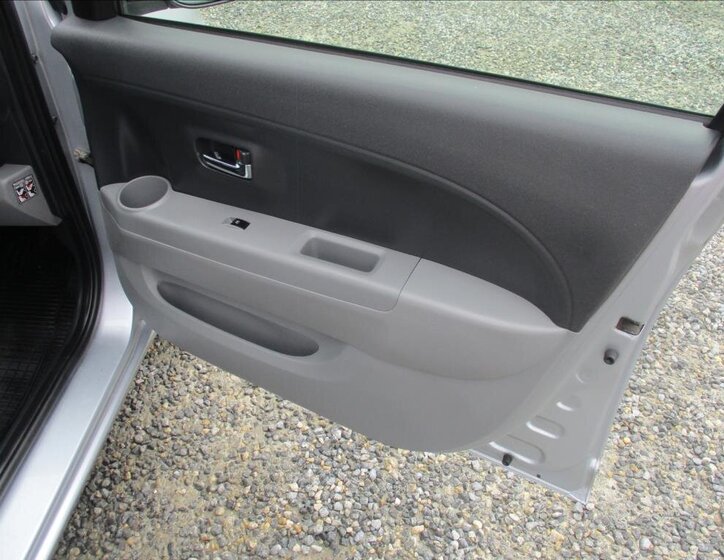 Subaru Justy Hatchback 998,0 51 kw