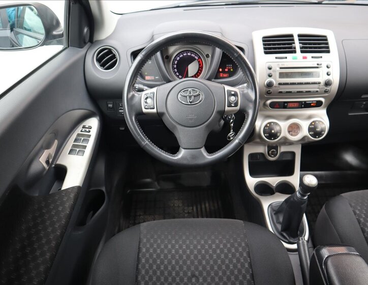 Toyota Urban Cruiser Hatchback 1,3 l 74 kw