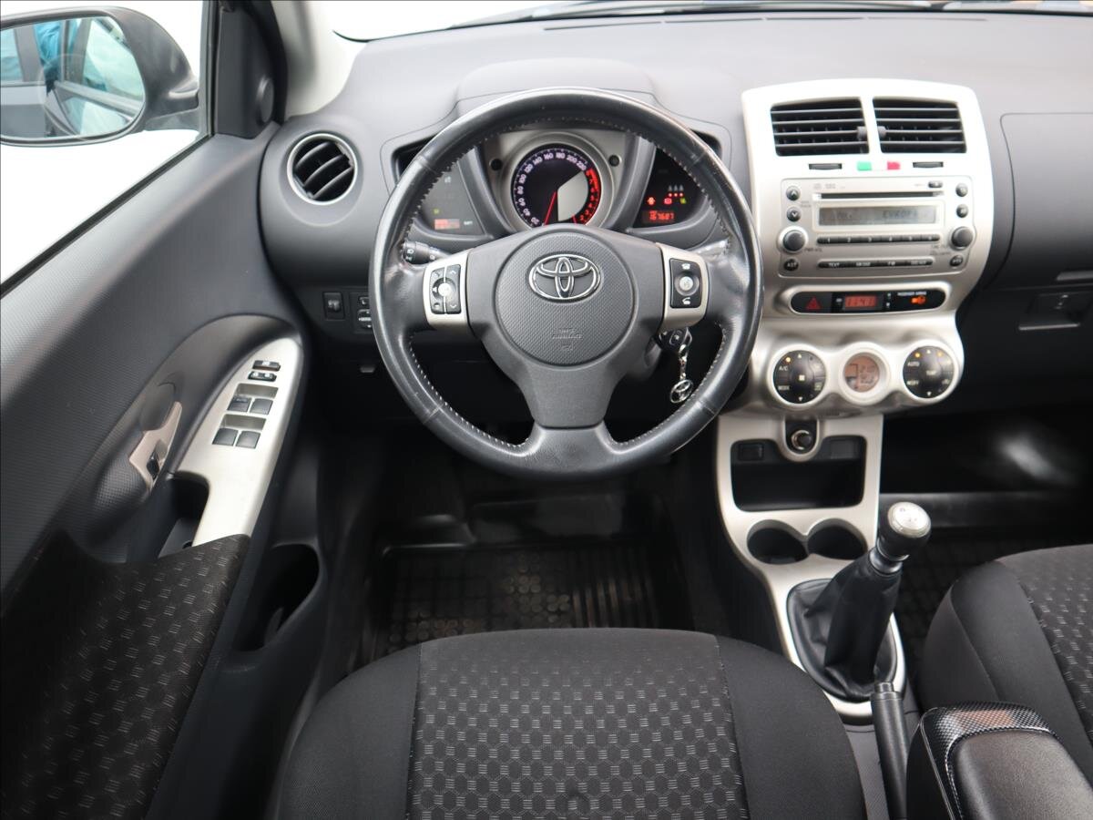 Toyota Urban Cruiser Hatchback 1,3 l 74 kw