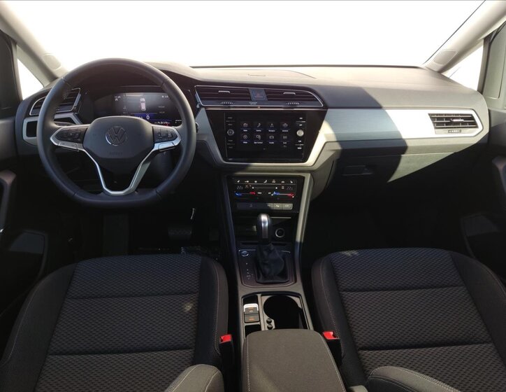 Volkswagen Touran MPV 1,5 l 110 kw