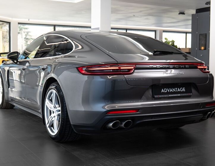 Porsche Panamera 4