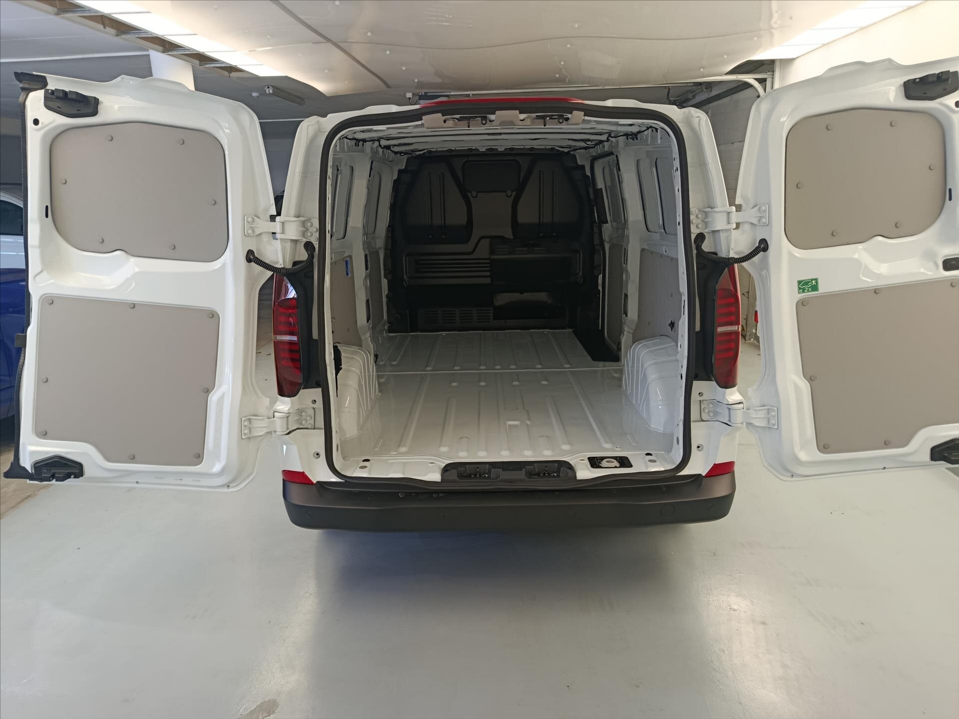 Volkswagen Transporter Skříň 2,0 l 110 kw