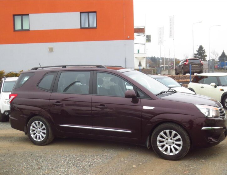 SsangYong Rodius VAN-Minibus 2,0 l 114 kw