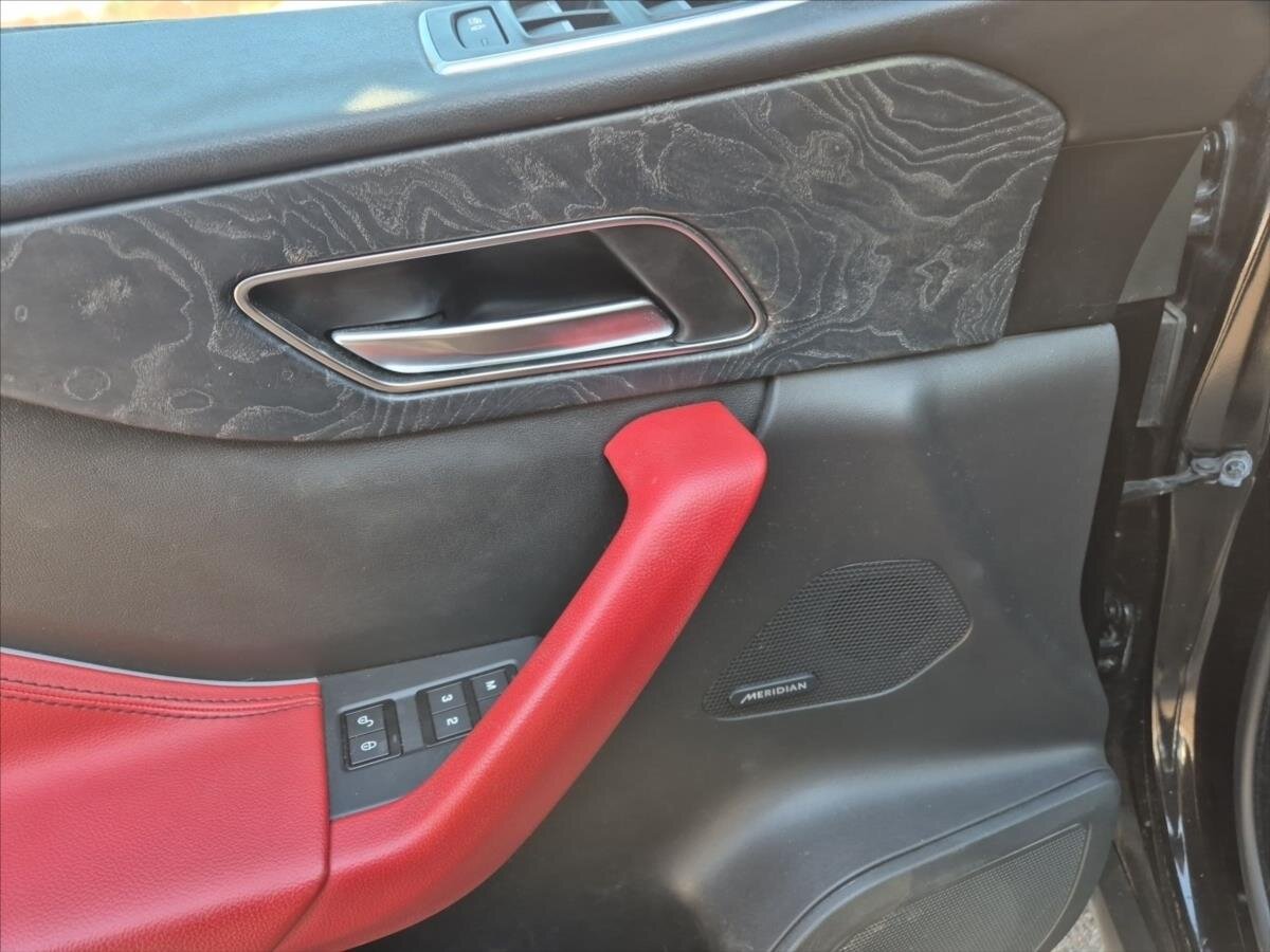 Jaguar F-Pace SUV 3,0 l 221 kw