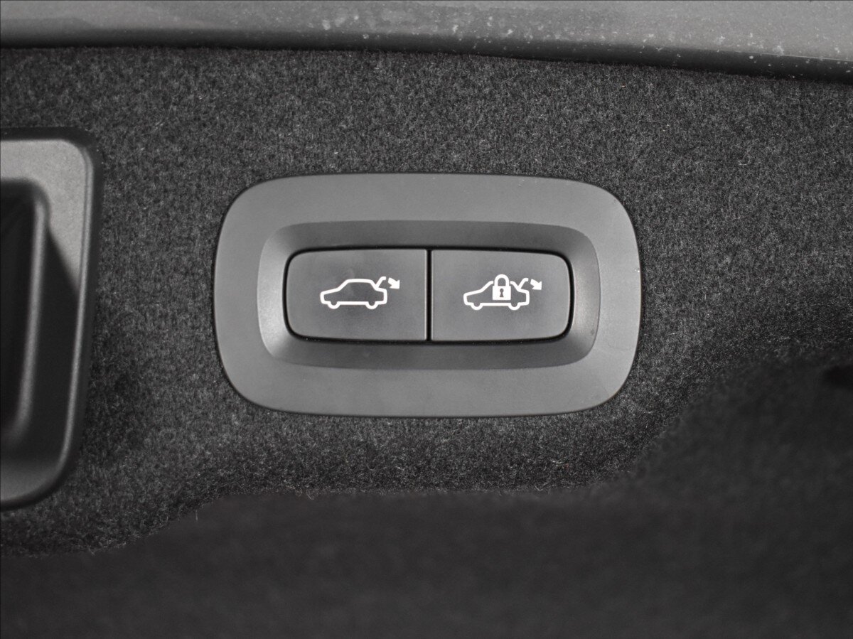 Volvo S90 Sedan / Limuzína 2,0 l 228 kw