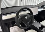 Tesla Model Y 16
