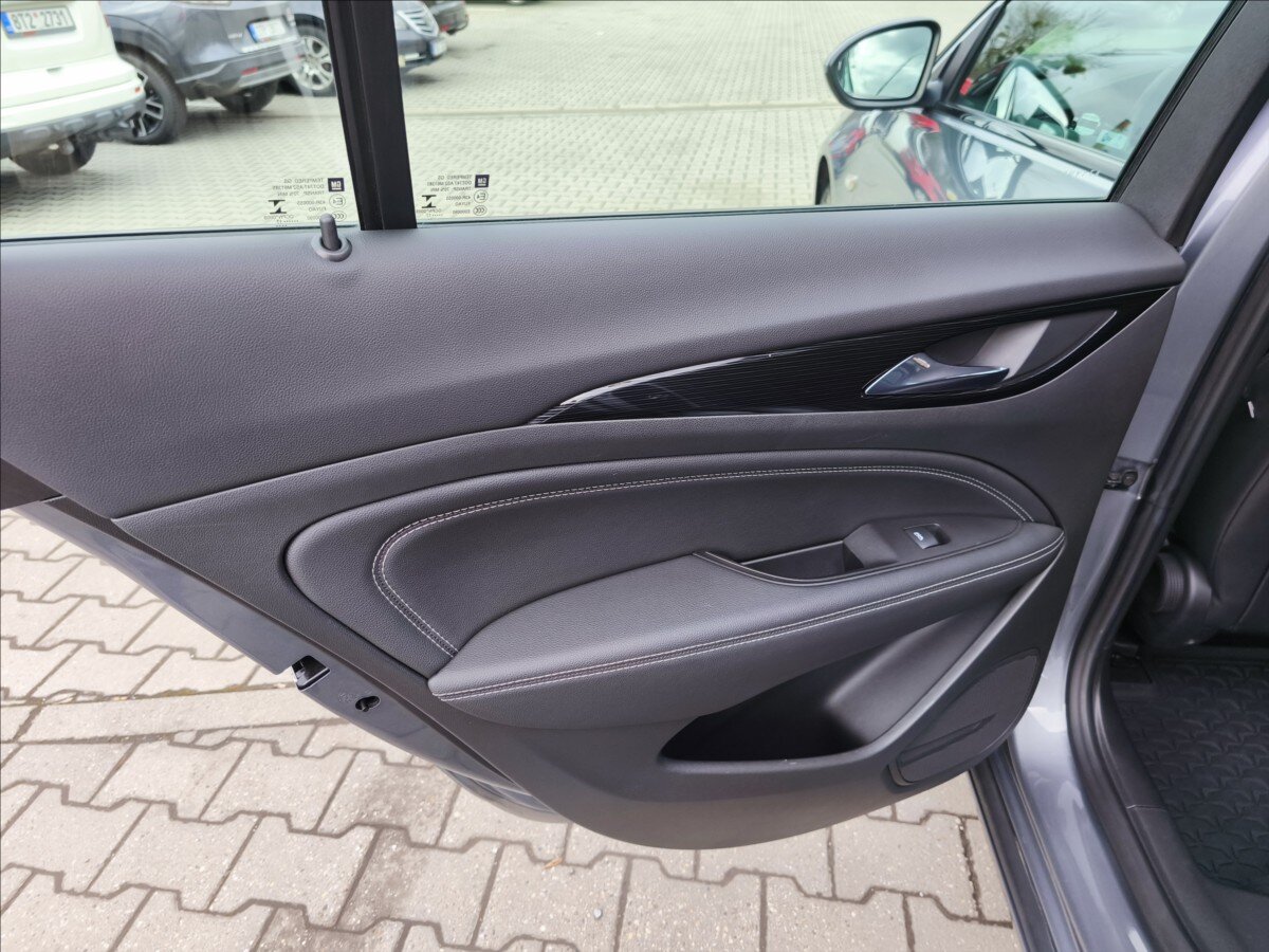 Opel Insignia Hatchback 2,0 l 125 kw