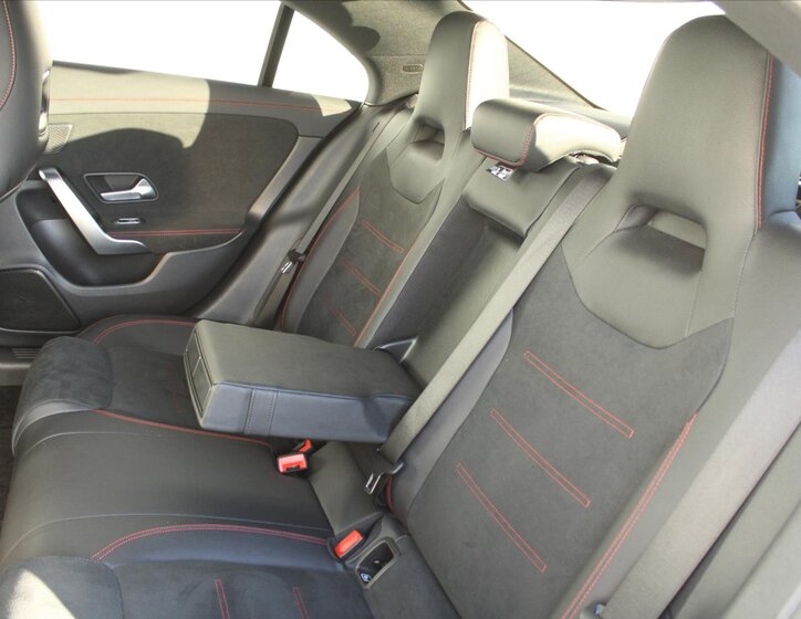 Mercedes-Benz CLA Sedan 2,0 l 140 kw