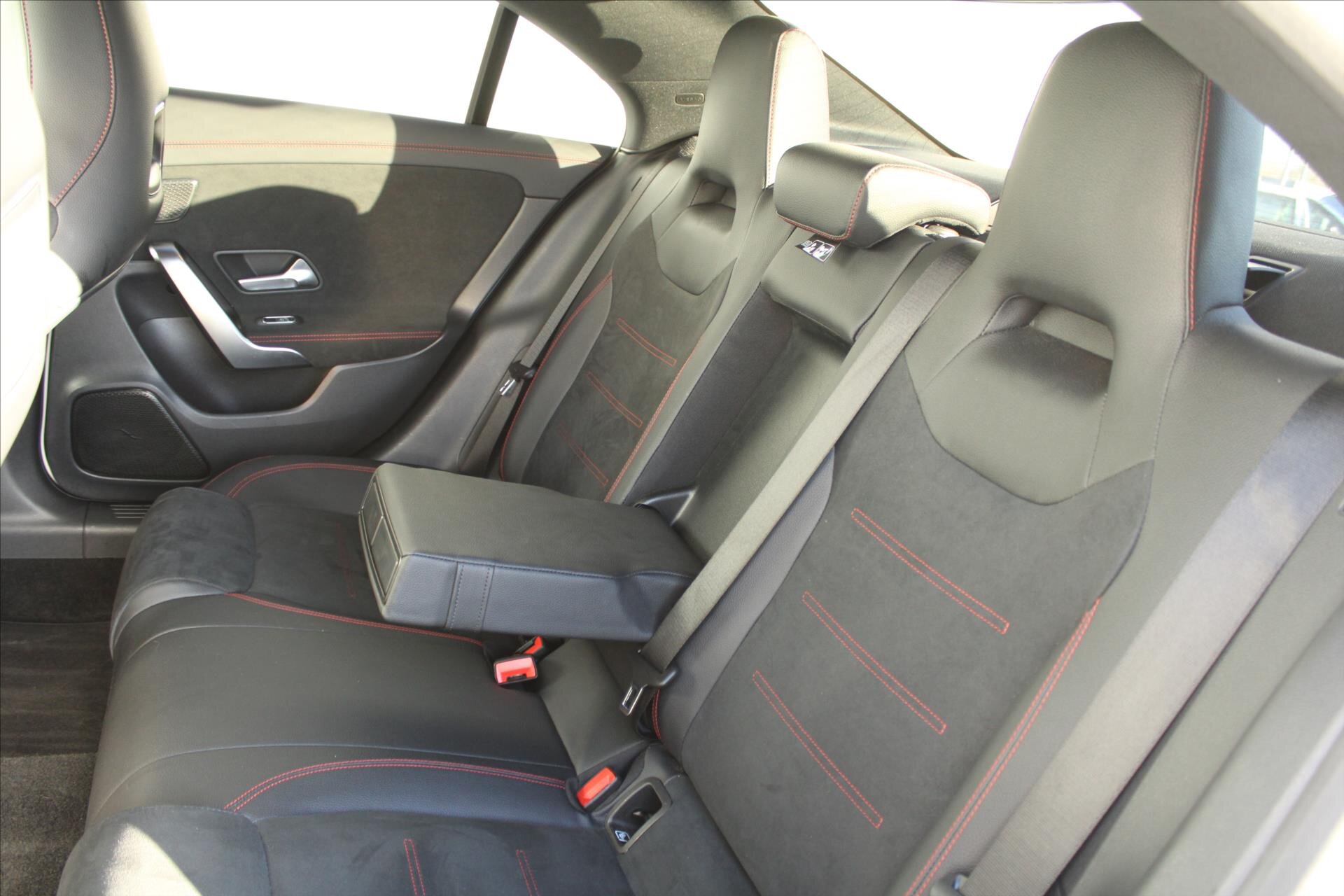 Mercedes-Benz CLA Sedan 2,0 l 140 kw