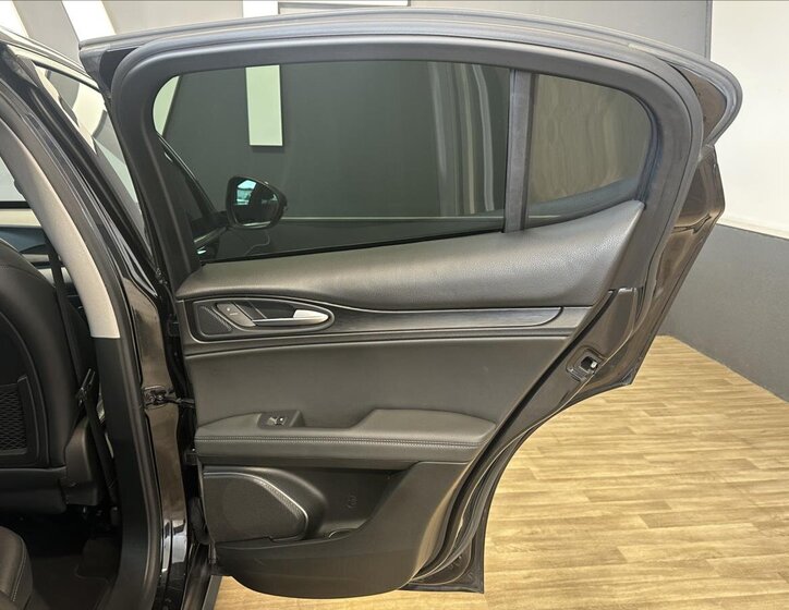 Alfa Romeo Stelvio 22