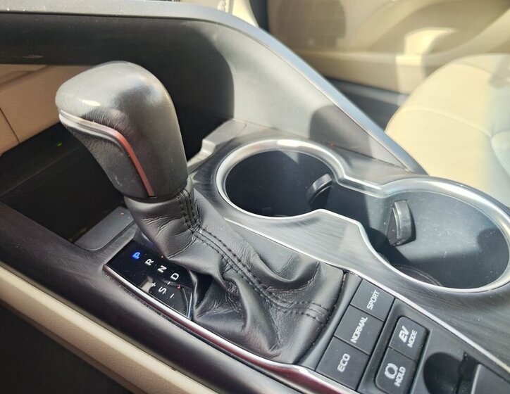 Toyota Camry Sedan / Limuzína 2,5 l 160 kw