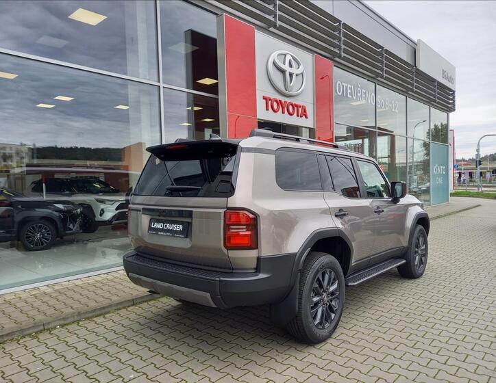 Toyota Land Cruiser 4