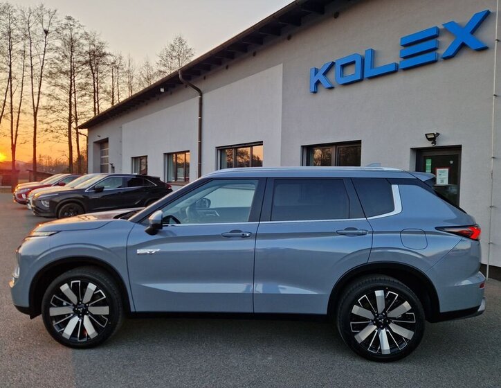 Mitsubishi Outlander SUV / Terénní 2,4 l 225 kw
