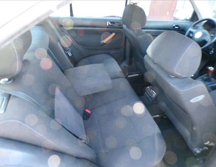 Volkswagen Bora Sedan / Limuzína 1,6 l 74 kw
