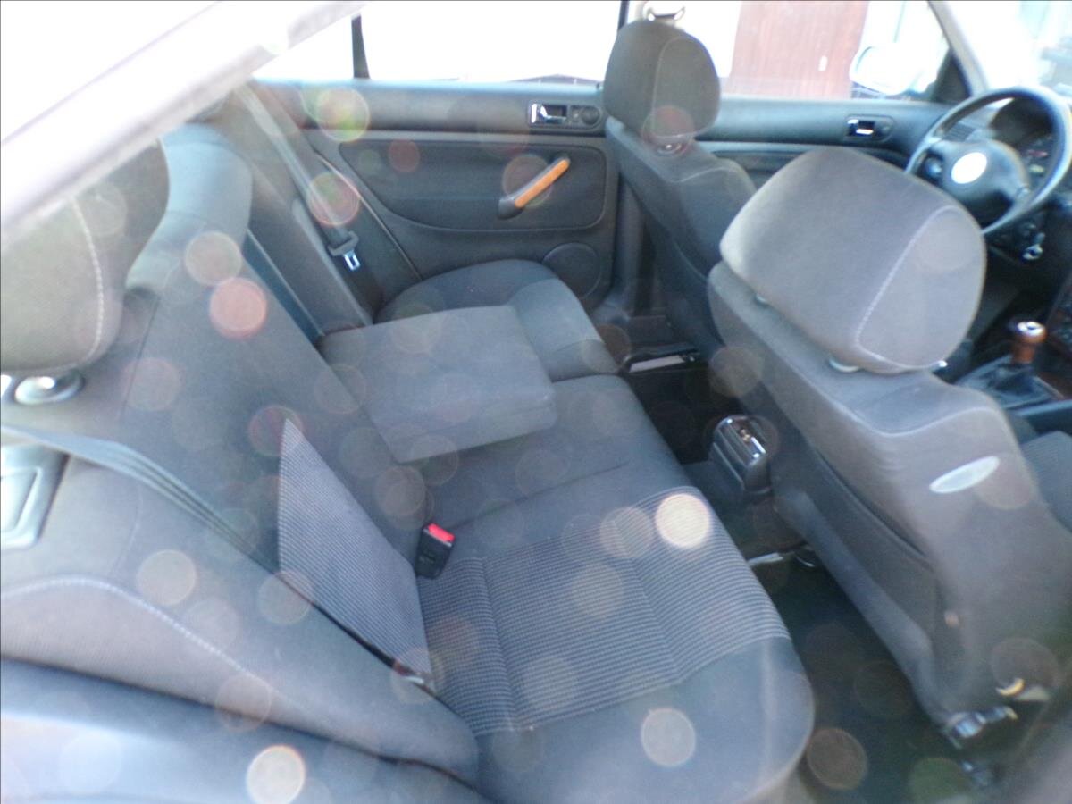 Volkswagen Bora Sedan / Limuzína 1,6 l 74 kw