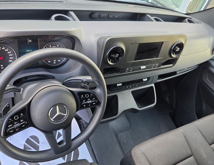 Mercedes-Benz Sprinter 10