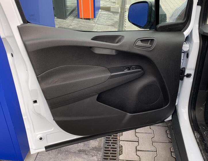 Ford Transit Courier 7