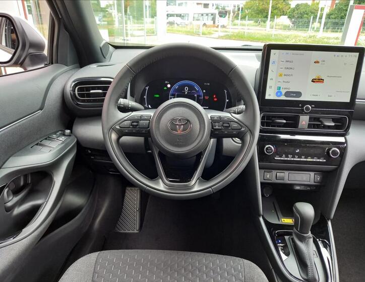 Toyota Yaris Cross 13