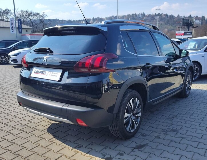 Peugeot 2008 SUV / Terénní 1,2 l 81 kw