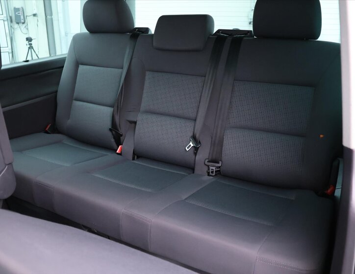 Volkswagen Multivan 17