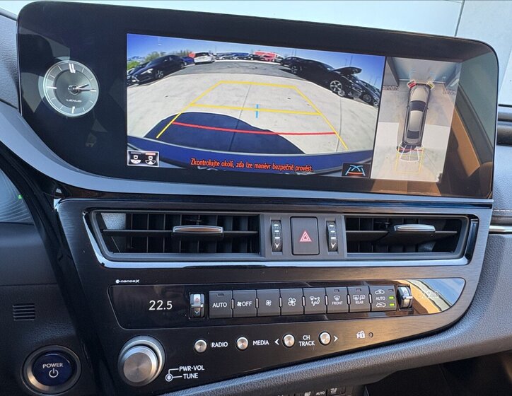 Lexus ES 300h Sedan / Limuzína 2,5 l 131 kw