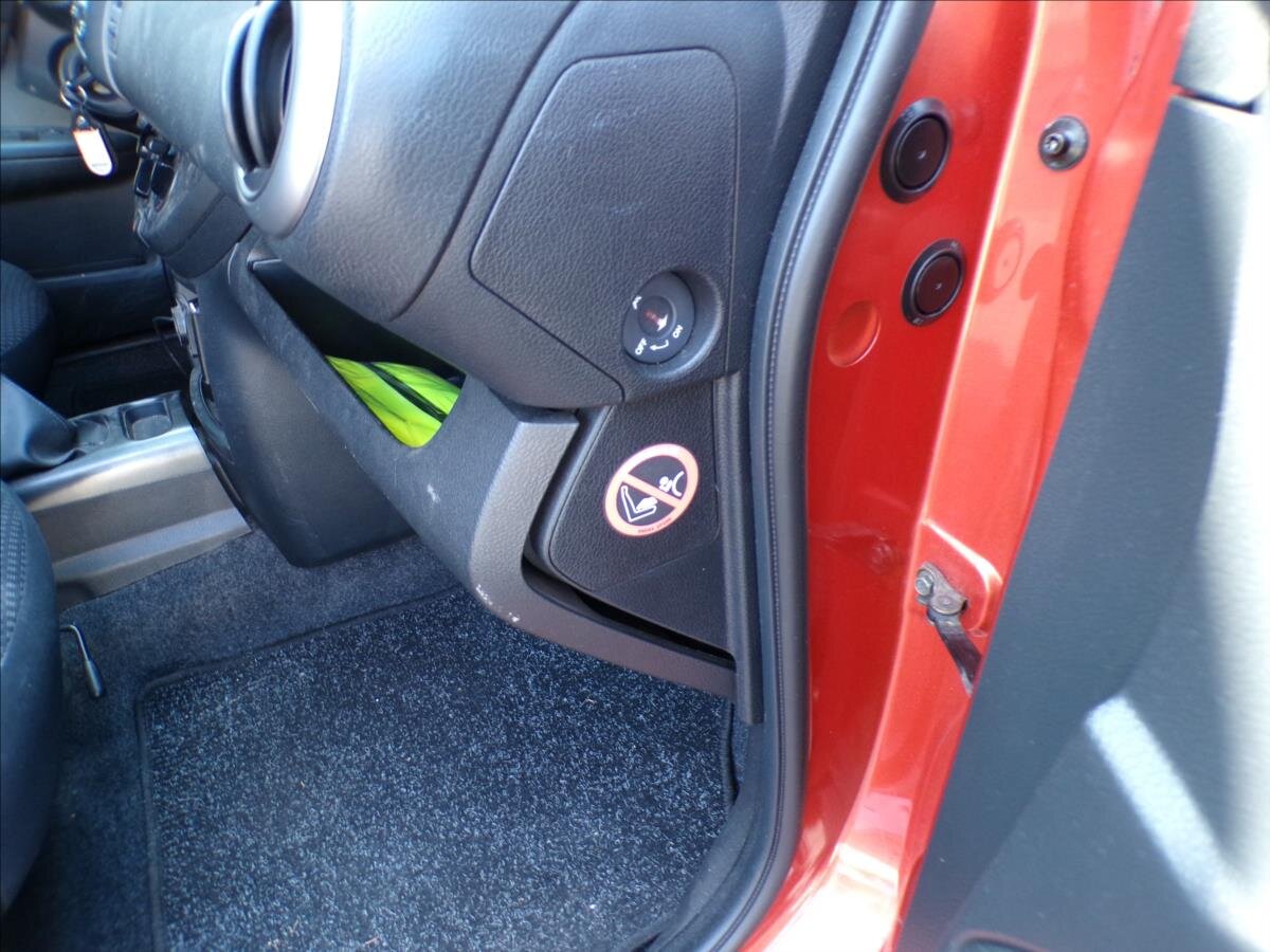 Nissan Note Kombi 1,4 l 65 kw