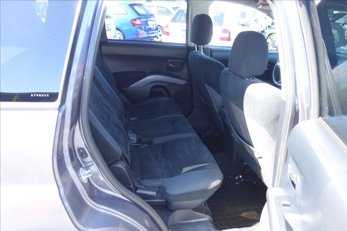 Mitsubishi Outlander SUV / Terénní 2,0 l 103 kw