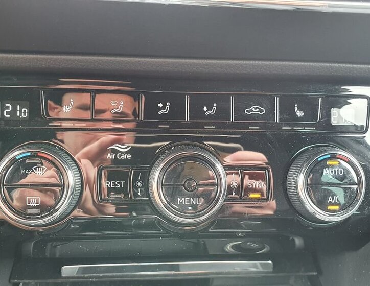 Škoda Superb Sedan / Limuzína 2,0 l 140 kw