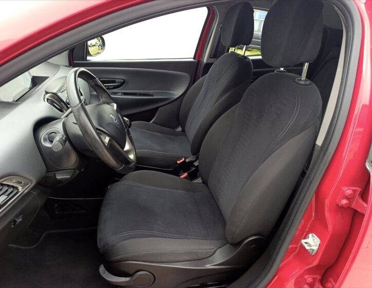 Lancia Y Hatchback 1,2 l 51 kw