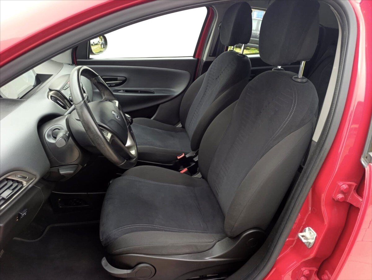 Lancia Y Hatchback 1,2 l 51 kw