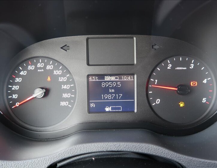 Mercedes-Benz Sprinter 11