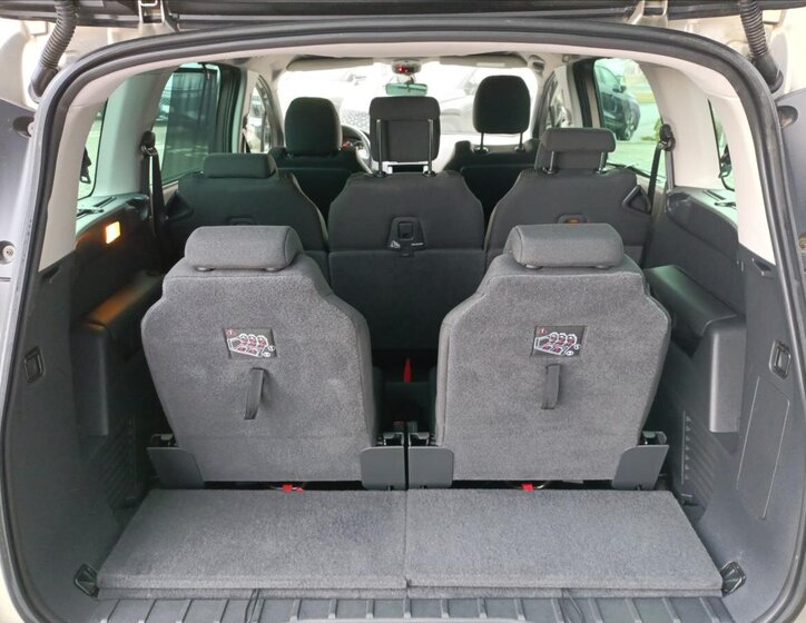 Peugeot 5008 SUV 1,6 l 88 kw