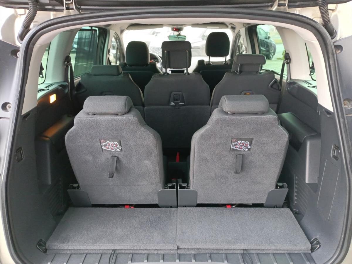 Peugeot 5008 SUV 1,6 l 88 kw