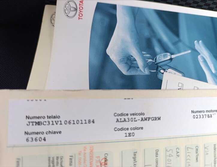 Toyota RAV4 SUV 2,2 l 100 kw