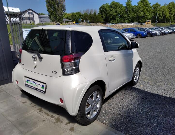 Toyota iQ 7