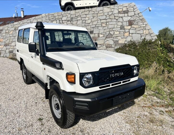 Toyota Land Cruiser 1