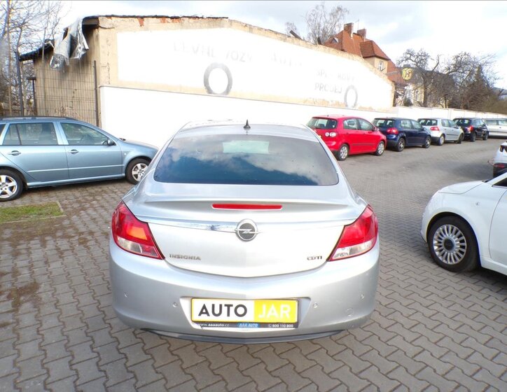 Opel Insignia Hatchback 2,0 l 118 kw