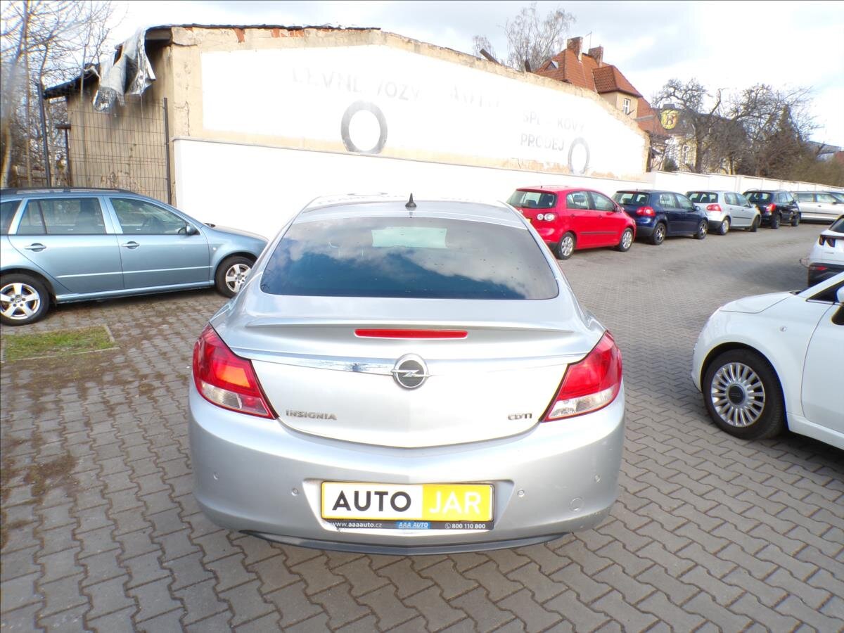 Opel Insignia Hatchback 2,0 l 118 kw