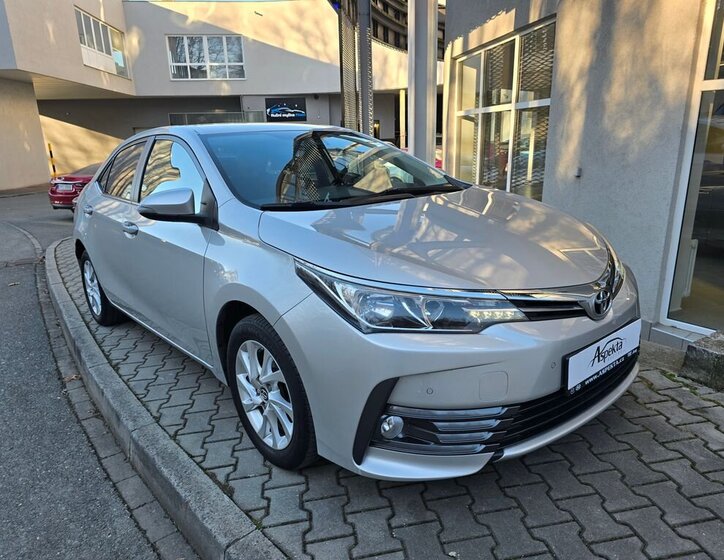 Toyota Corolla Sedan / Limuzína 1,6 l 97 kw