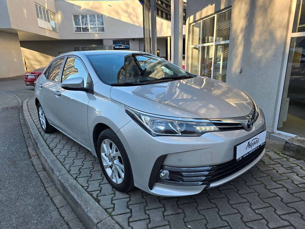 Toyota Corolla Sedan / Limuzína 1,6 l 97 kw