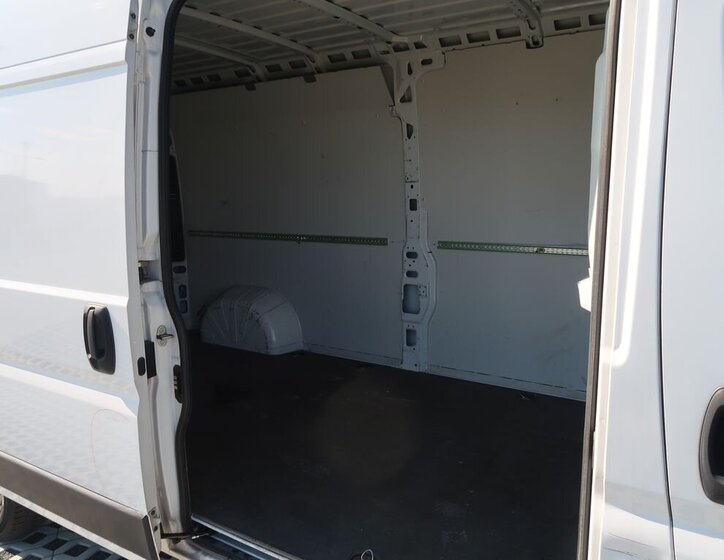 Opel Movano Skříň 2,2 l 103 kw