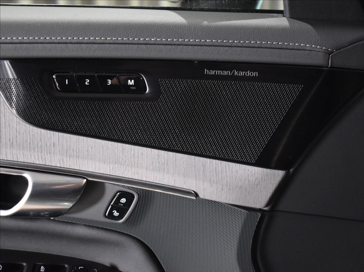 Volvo XC90 SUV 2,0 l 228 kw