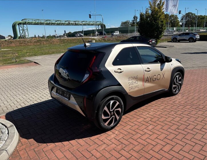 Toyota Aygo Hatchback 998,0 53 kw