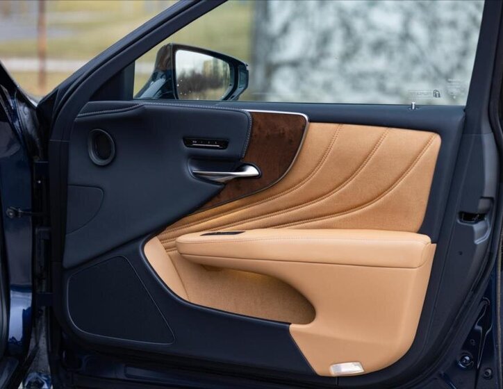 Lexus LS 500h Sedan / Limuzína 3,5 l 264 kw