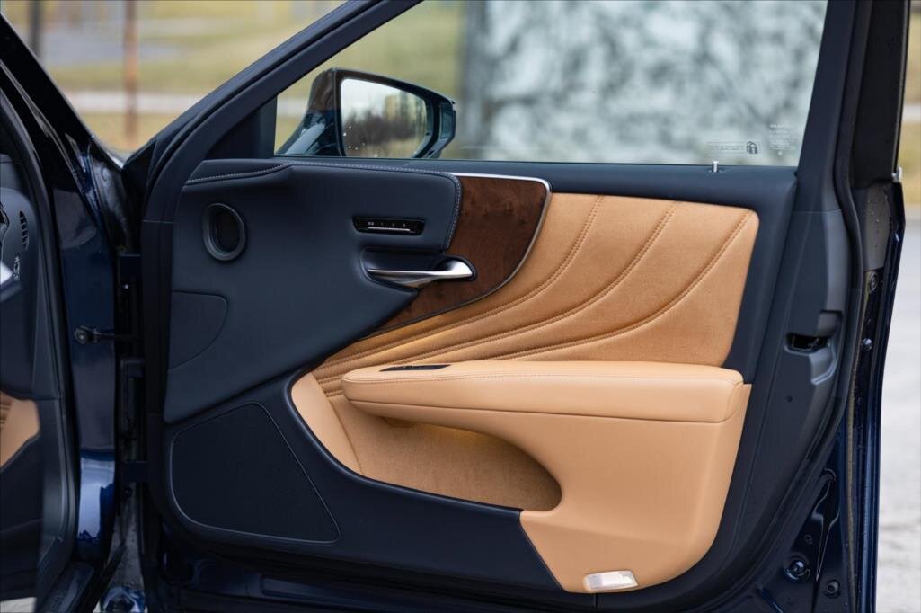 Lexus LS 500h Sedan / Limuzína 3,5 l 264 kw