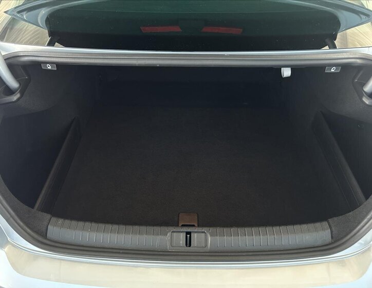 Volkswagen Passat Sedan / Limuzína 1,4 l 110 kw