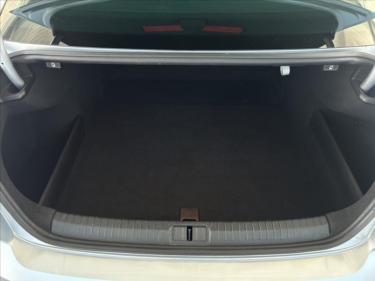 Volkswagen Passat Sedan / Limuzína 1,4 l 110 kw