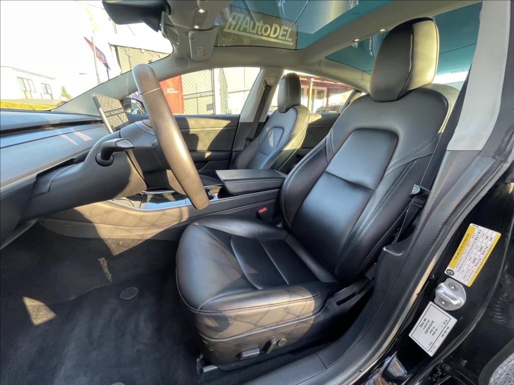 Tesla Model 3 Sedan 0,0 239 kw